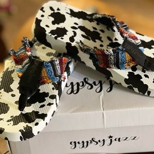 Gypsy Jazz flip flops worn about 5 minutes. Like new they are comfortable.